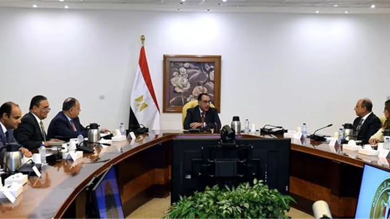 مدبولي يؤكد اهتمام الدولة بقطاع الطيران المدني والعمل على تطويره