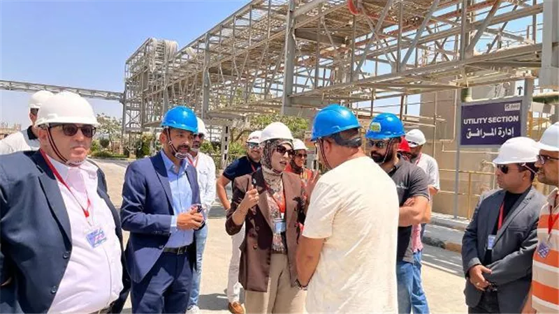 زيارة ميدانيةلرئيس جهازمدينة السويس الجديدةلأحد مصانع الكيماويات