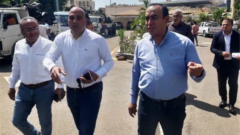 جهاز الشروق يشن حملة على الإشغالات ويحرر وتحرير 14 محضر.. بالصور