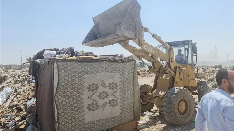 النجار يكلِّف باستمرار إزالة الأسواق العشوائية بمدينة ٦ أكتوبر