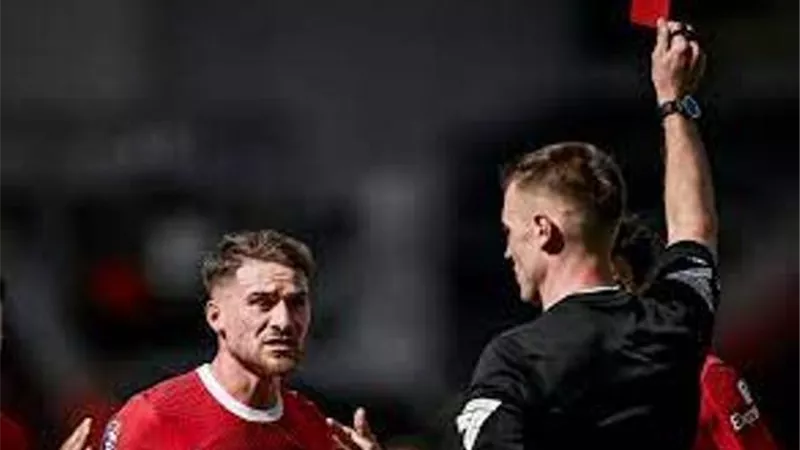 لم يكن صحيحاَ.. الاتحاد الإنجليزي يلغى طرد أليستر لاعب ليفربول