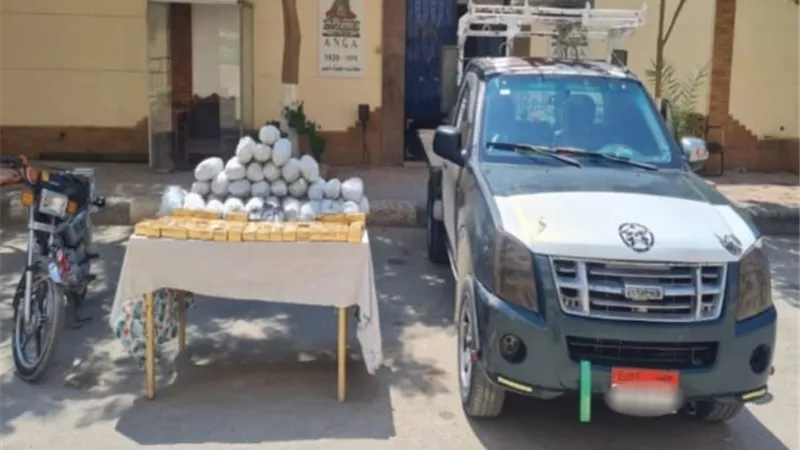 القبض على اثنين من العناصر الإجرامية بـ74 كيلو حشيش وهيدرو بالسويس