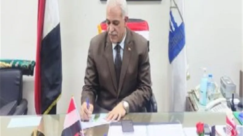 مدير تعليم القاهرة يتابع غرفة عمليات امتحانات الثانوية دور ثان