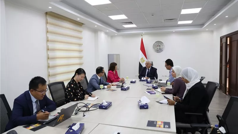وزير التعليم العالي يستقبل وفد شركة هواوى العالمية