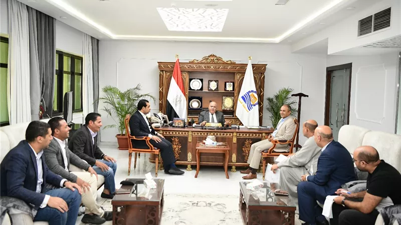 محافظ قنا يستقبل وفد مشروع التنمية الحضرية المتكاملة