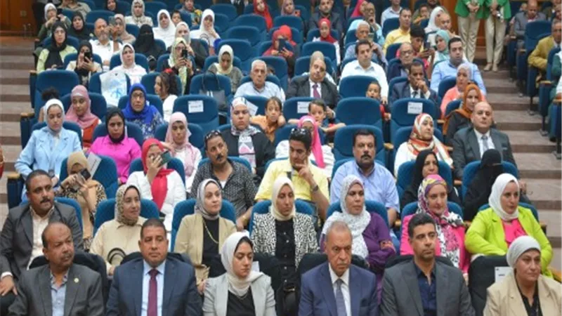محافظ القليوبية يُكرم أوائل الشهادات العامة والازهرية والدبلومات