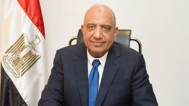 وزيرقطاع الأعمال يفتتح مشروع تطويربـ 