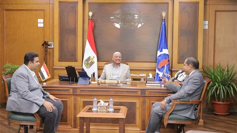 عبد المجيد صقر يستقبل رئيس جامعة السويس