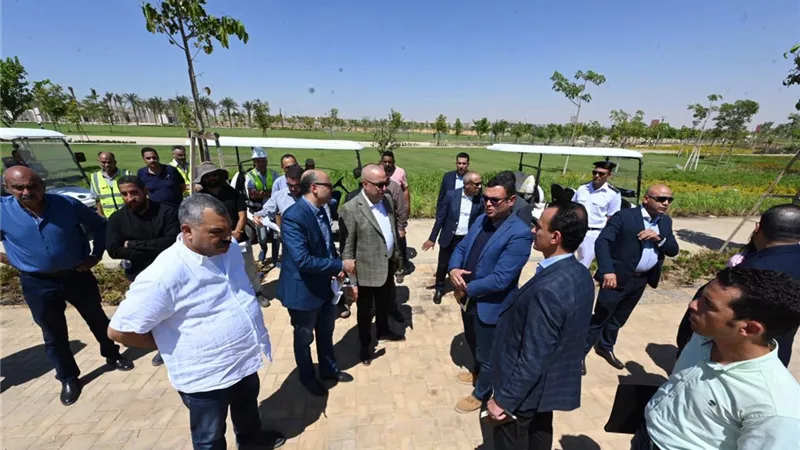 وزير الإسكان يتفقد المراحل الأخيرةلمشروع الحدائق المركزية كابيتال بارك