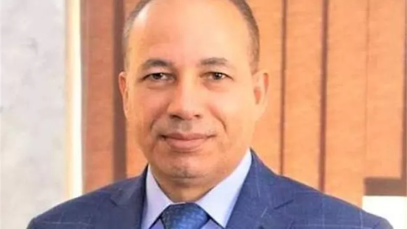 رئيس جامعه المنصورة يطمئن على المصابين بوفد الجامعه بسوهاج