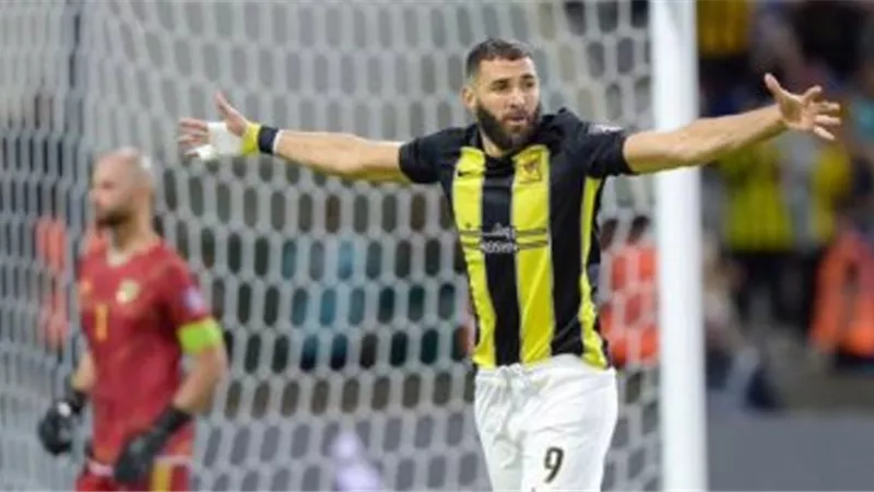 شاهد .. بنزيما يسجل أول اهدافه بالدورى السعودى أمام الرياض