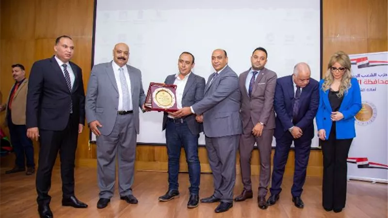 الشعب الجمهورى بمدينة الشروق يكرم القيادات والطلاب المتميزين صور