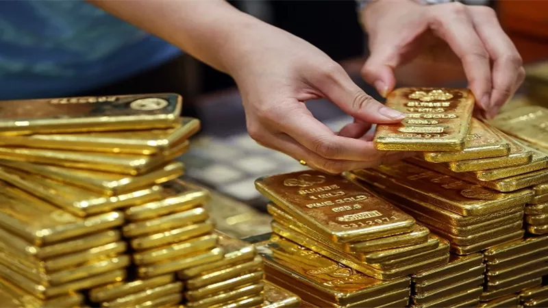 بلومبرج: مديرو الصناديق يتجهون للاحتفاظ بالذهب أو زيادته في محافظ