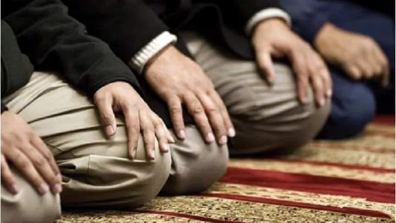 هل يجوز إعادة صلاة الفريضة لتحصيل ثواب الجماعة؟