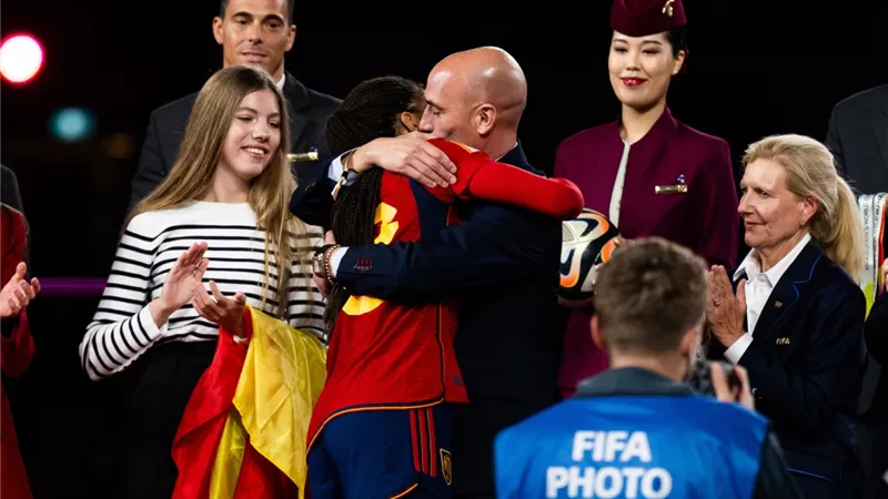 برشلونة : ما فعله رئيس الاتحاد الإسباني غير لائق ومؤسف