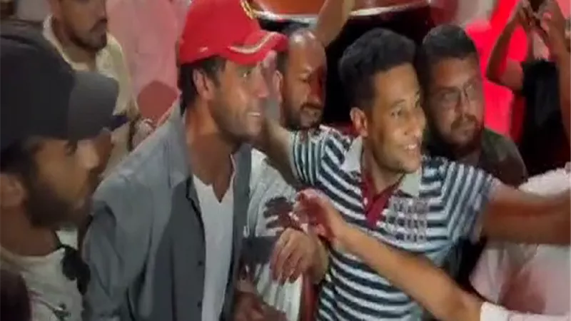 مظاهرة في حب محمد إمام بالغردقة تتسبب في إغلاق الشوارع