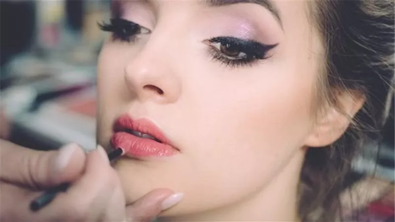 6 طرق سريعة وسهلة لإزالة المكياج