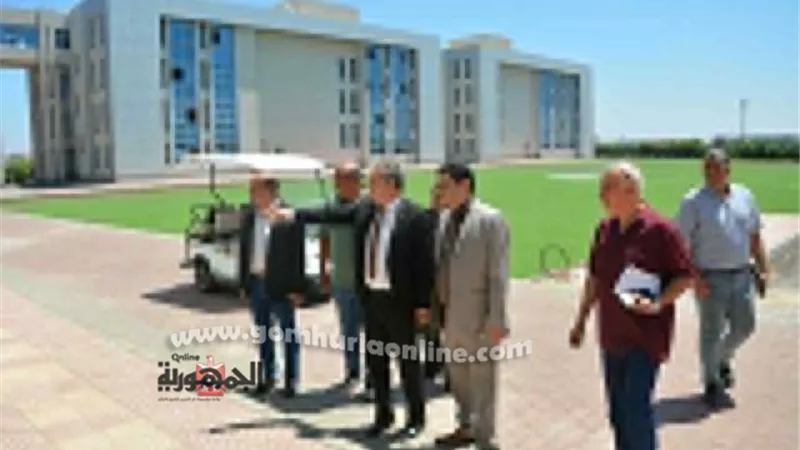 رئيس جامعة دمياط يتابع ميدانيا إستعدادت الكليات للعام الدراسى