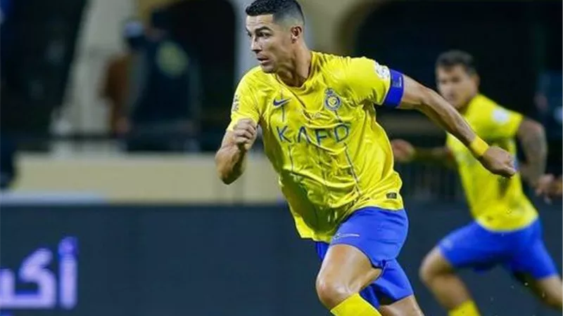 رونالدو ومانى يقودان النصر لاكتساح الفتح بخماسية بالدورى السعودى