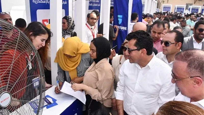 صبحي وشريف يفتتحان ملتقي للتوظيف بأبو قير بالاسكندرية