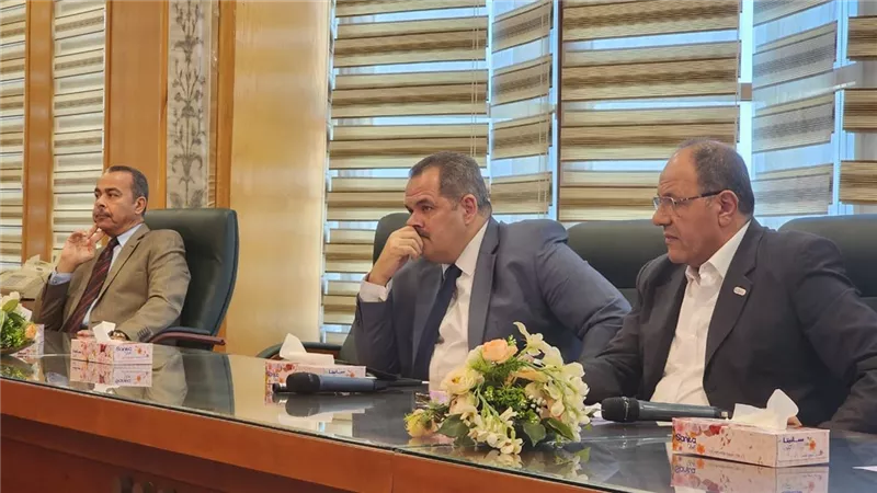 الطيار أحد منصور يستعرض نظام الإدارة المتكامل بمطار الغردقة