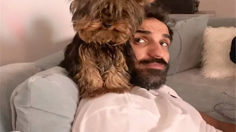 أحمد فهمي عن كلبته زيزي: ضُرَة هنا الزاهد وصورت معايا إعلان