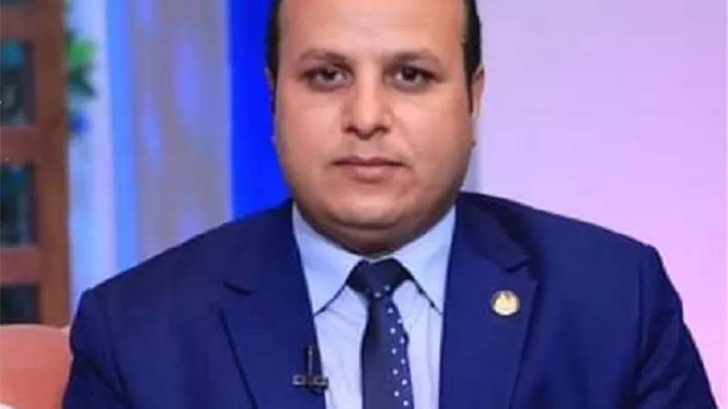 لماذا تلجأ المرأة إلى حلق شعرها ؟ خبير نفسي يجيب