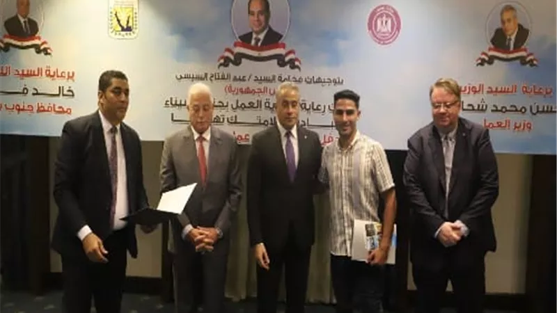 شحاتة يطلق مبادرة سلامتك تهمنا..ويسلم عقود عمل لذوي الهمم