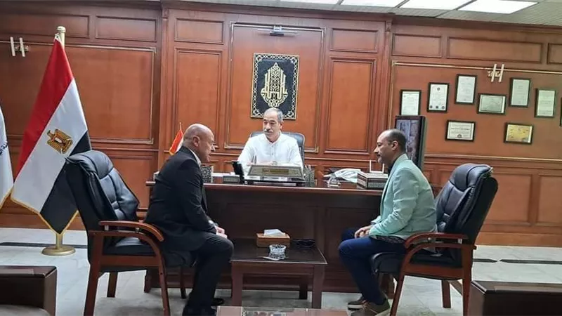 رئيس مدينة الغردقة يستقبل القنصل الإيطالي