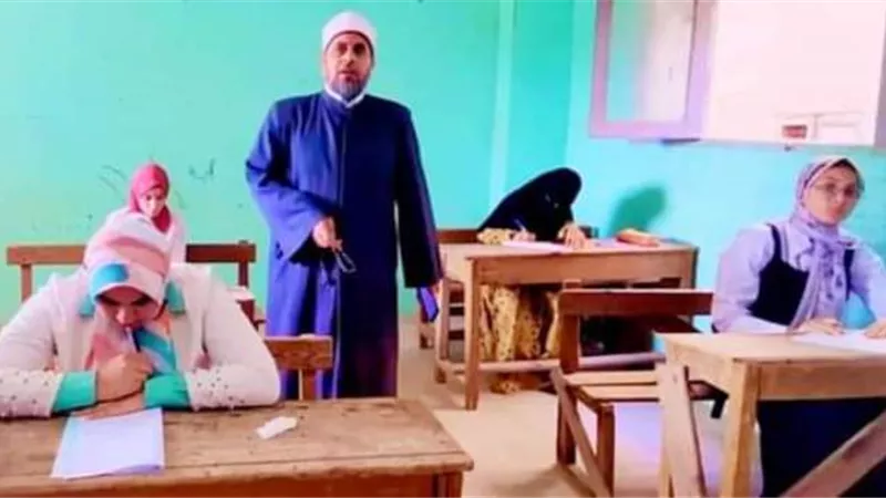 طلاب ثانوية الأزهر بالشرقية يؤدون امتحانات التفاضل اللغة الأجنبية