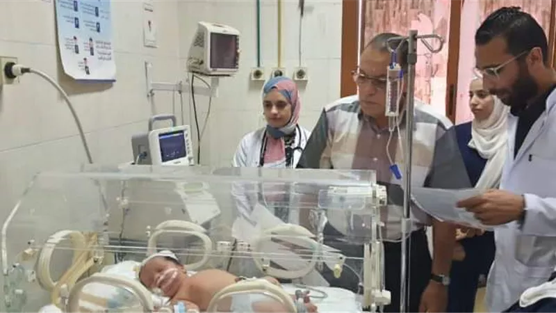 محافظ الشرقية يُفاجئ العاملين بمستشفى الحسينية