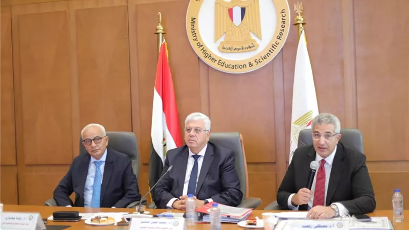عاشور: إستمرار جاهزية معامل الحاسب الآلي بالجامعات طوال فترة التنسيق