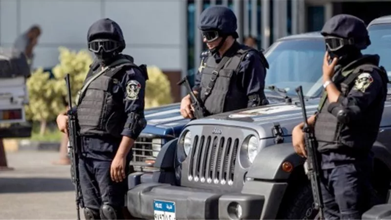 مصرع تاجر مخدرات و2 من معاونيه خلال تبادل لإطلاق النار مع الشرطة