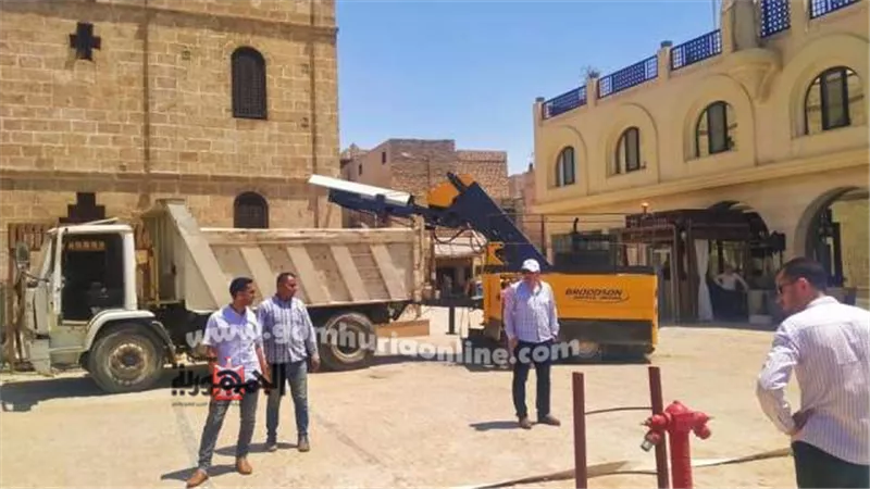 رئيس مركزسمالوط يتفقد تطويرمدخل طريق دير السيدة العذراء ببنى خالد