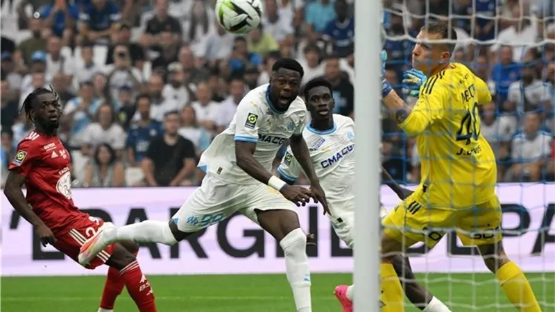 مارسيليا يفوز على بريست 2-0 ويحتل وصافة الدوري الفرنسي