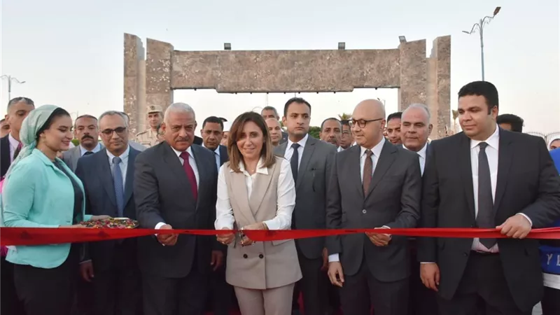 وزيرة الثقافة تفتتح معرِض السويس للكتاب في دورته الأولى