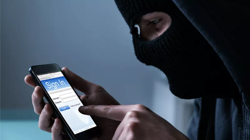 الكاميرا تكشف عن اختراق الهاتف الذكي .. تفاصيل