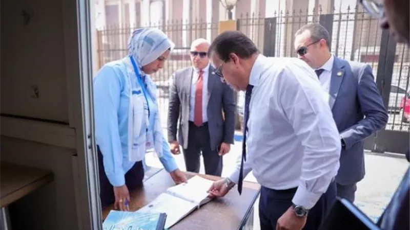 في زيارة مفاجئة.. وزير الصحة يحيل مخالفات مستشفى الزيتون للتحقيق