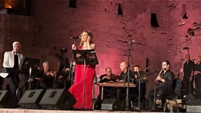 نادية مصطفي تحيي ليلة ساحره في مهرجان القلعة بأغنية 