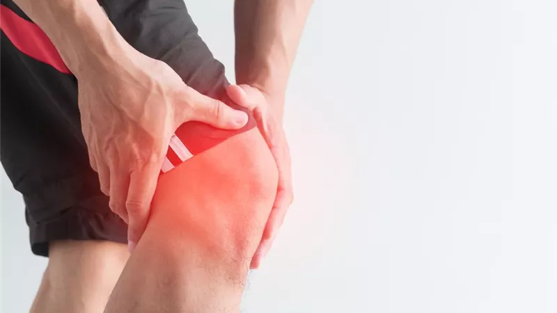 دور الأطباء المتخصصين في علاج مشاكل الركبة