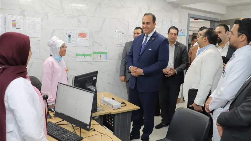 رئيس هيئة الرعاية الصحية يتفقد مركز طب أسرة حي السلام