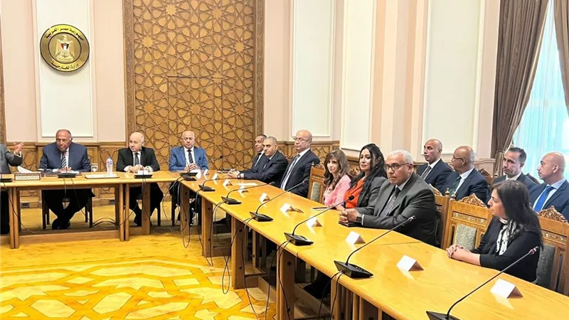 شكرى يلتقي بالسفراء المنقولين للعمل كرؤساء لبعثات مصر في الخارج