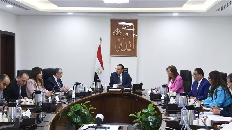 رئيس الوزراء يتابع موقف مشروعات 