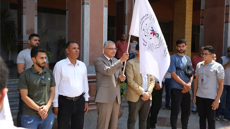 رئيس جامعةالزقازيق يستقبل شعلةوعلم أسبوع شباب الجامعات