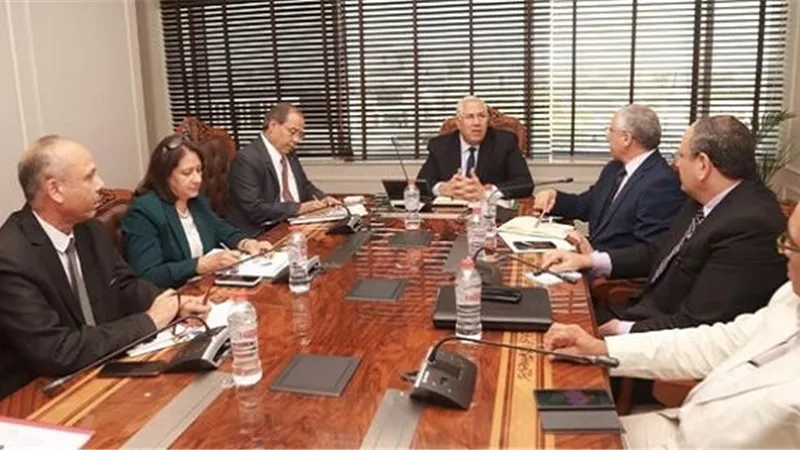 وزير الزراعة يبحث النهوض بقطاع النباتات الطبية والعطرية وتعظيم الاستفادة منها