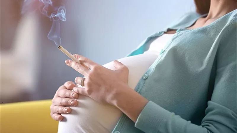 أضرار التدخين للحامل وتأثيرها على الجنين