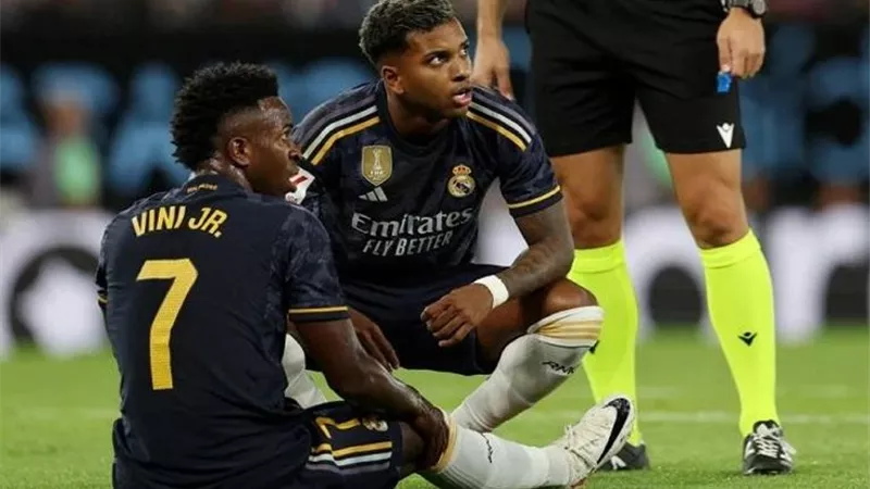 صدمة لأنشيلوتى .. غياب فينيسيوس 6 أسابيع عن ريال مدريد