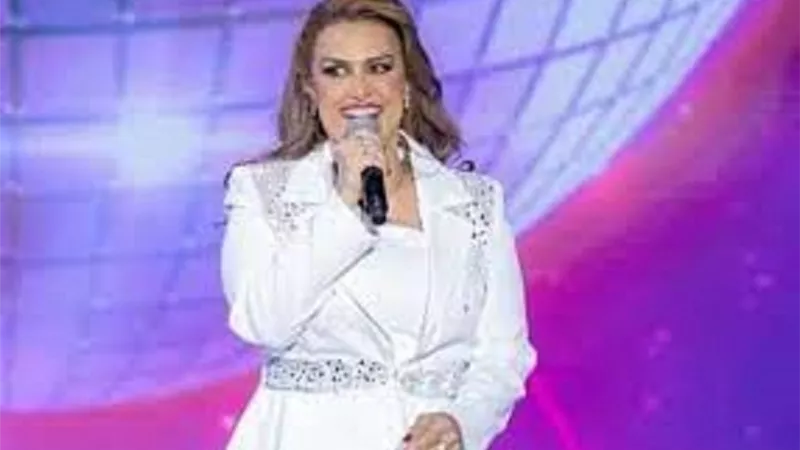 الجمهور ينتظر إطلالة سيمون بحفل مهرجان القلعة
