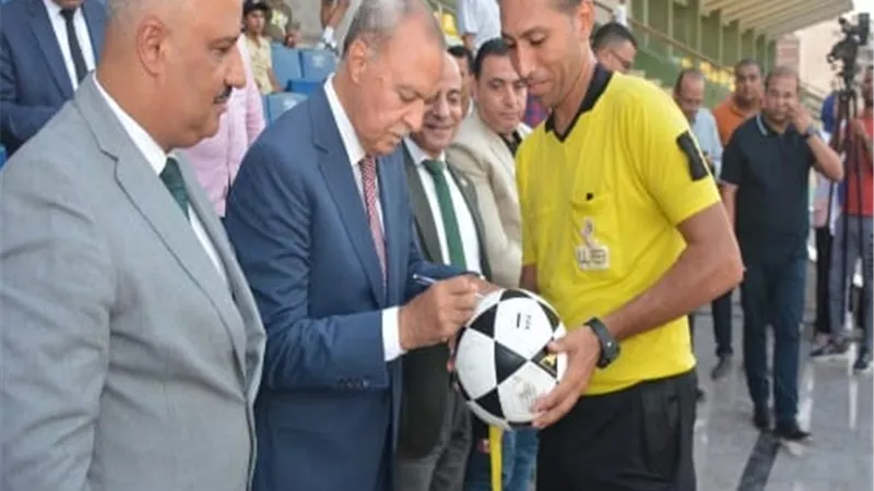الهجان يُسلم كأس دوري القليوبيةلمركز شباب المنيرةبالقناطر الخيرية
