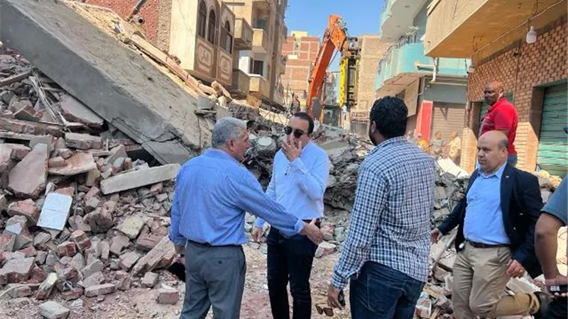 اخلاء وتشميع المنازل المجاورة وتكليف الاسكان باعداد تقرير هندسي